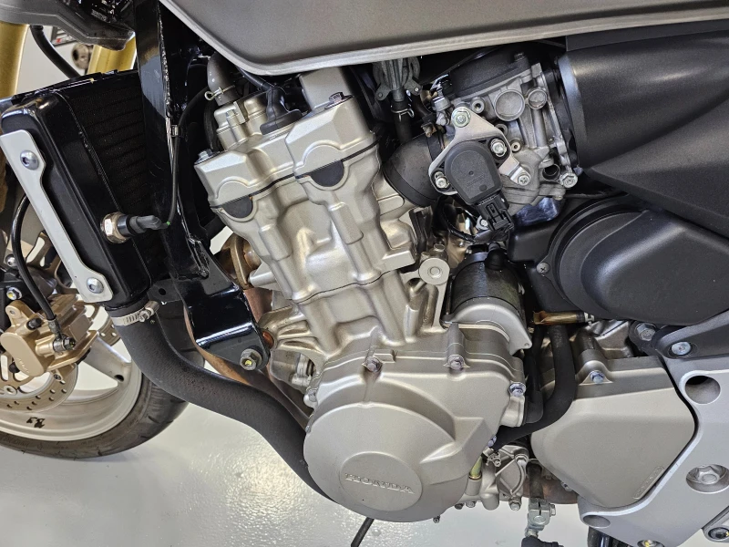 Honda Hornet 600сс, 2007г., КАТО НОВ!, снимка 14 - Мотоциклети и мототехника - 49972699