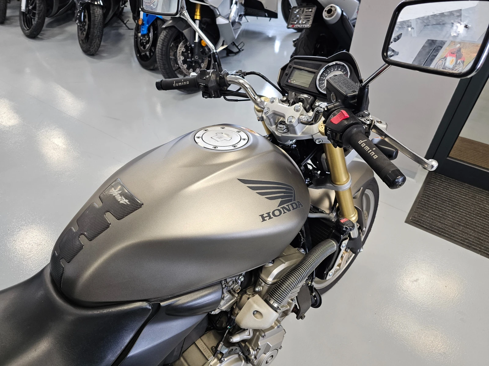 Honda Hornet 600сс, 2007г., КАТО НОВ! - изображение 9