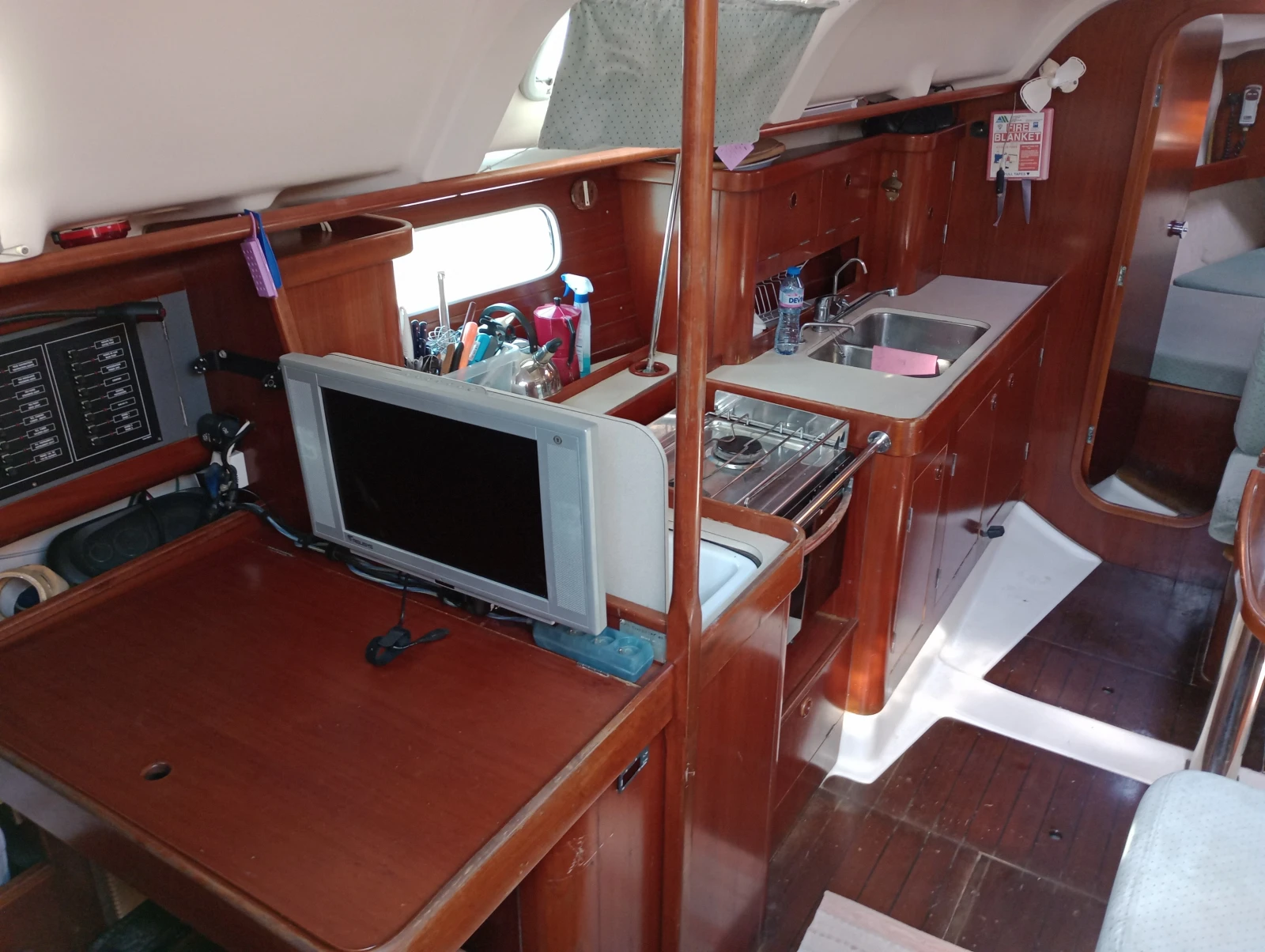 Ветроходна лодка Beneteau Oceanis 351 - изображение 8