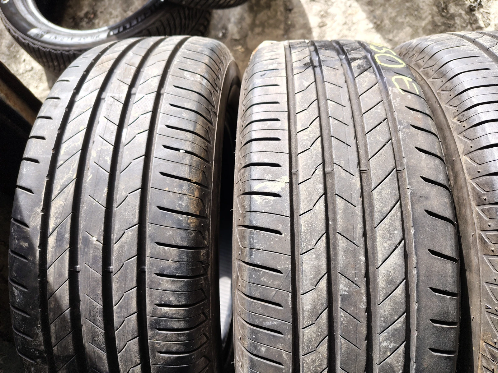 Гуми Летни 225/65R17, снимка 2 - Гуми и джанти - 55841029
