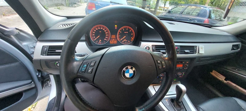 BMW 330 xi, снимка 11 - Автомобили и джипове - 48073488