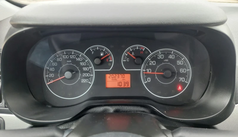 Fiat Punto 1.3 M-Jet Euro-5A, снимка 13 - Автомобили и джипове - 49694620