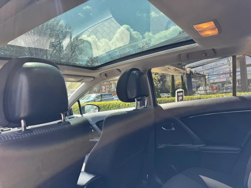 Toyota Avensis НОВ ВНОС / 2.0 / D-4D / ПАНОРАМА / НАВИ /КАМЕРА, снимка 10 - Автомобили и джипове - 49833149