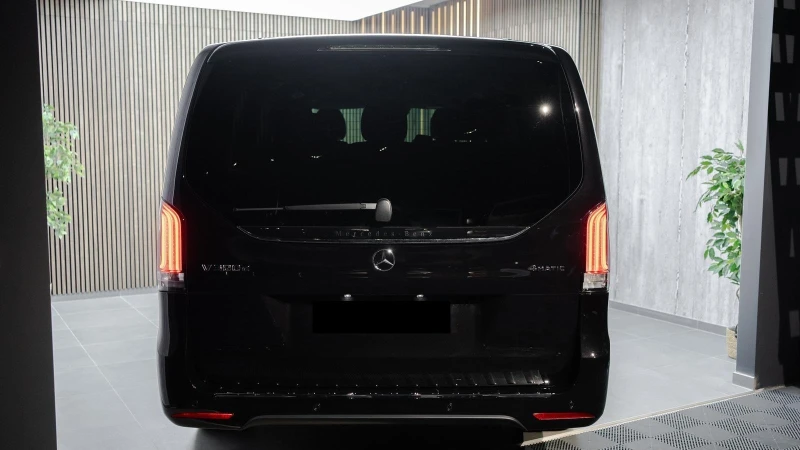 Mercedes-Benz V 300 d/AMG/4-MATIC/EXTRALONG/BURM/360/8-МЕСТЕН/AIRMATIC, снимка 4 - Автомобили и джипове - 51191668