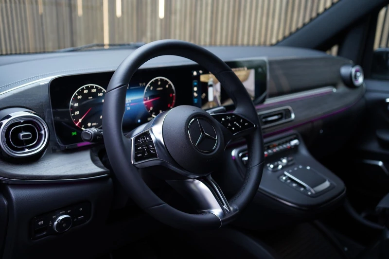 Mercedes-Benz V 300 d/AMG/4-MATIC/EXTRALONG/BURM/360/8-МЕСТЕН/AIRMATIC, снимка 9 - Автомобили и джипове - 51191668