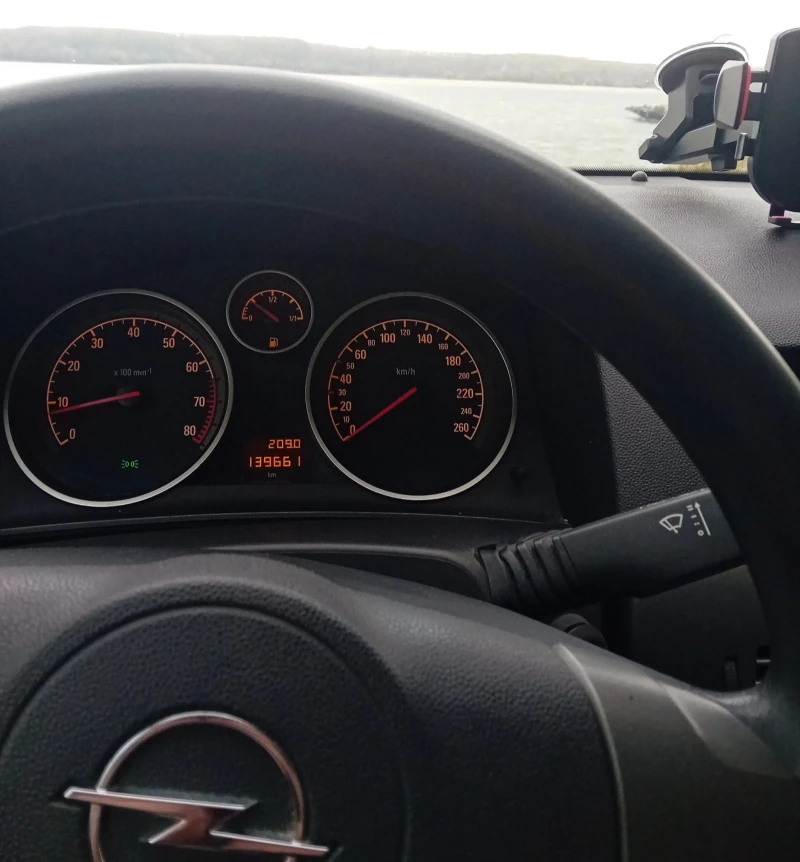 Opel Astra 1, 4-140х.км+ BGreg+ Обслужен, снимка 13 - Автомобили и джипове - 52310565