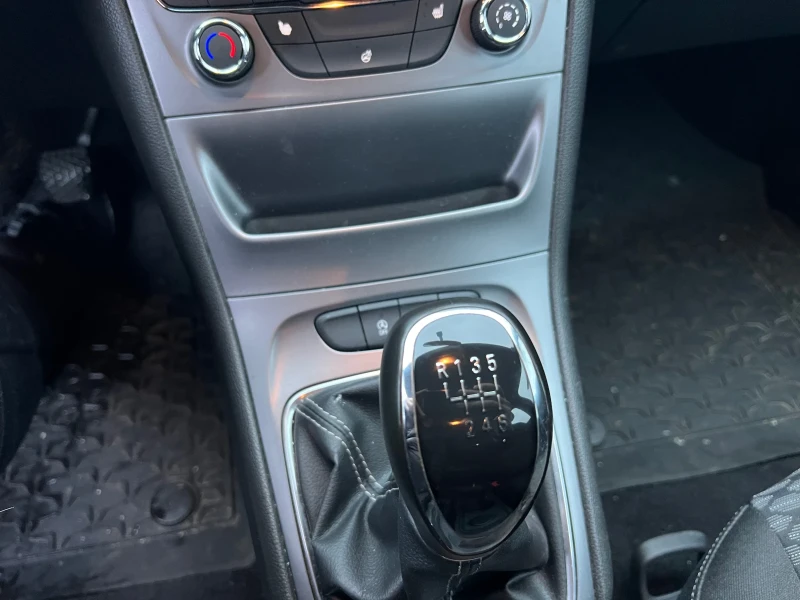 Opel Astra 1.6 110 euro 6b нов внос Хечбек топ, снимка 15 - Автомобили и джипове - 52851916