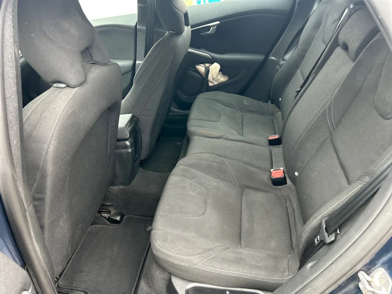 Volvo V40, снимка 15 - Автомобили и джипове - 53497589