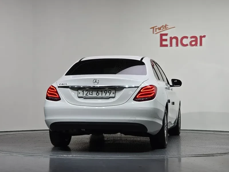 Mercedes-Benz C 180, снимка 4 - Автомобили и джипове - 52826482