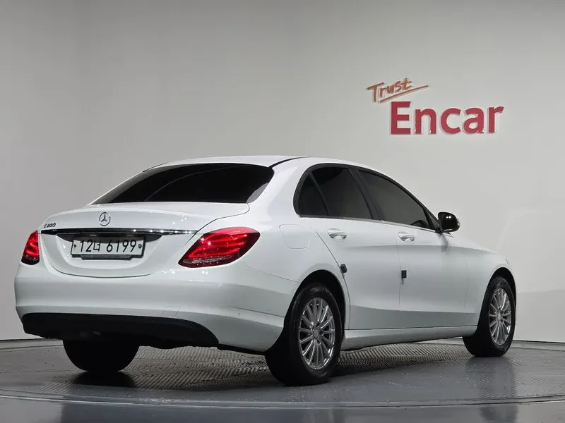 Mercedes-Benz C 180, снимка 2 - Автомобили и джипове - 52826482