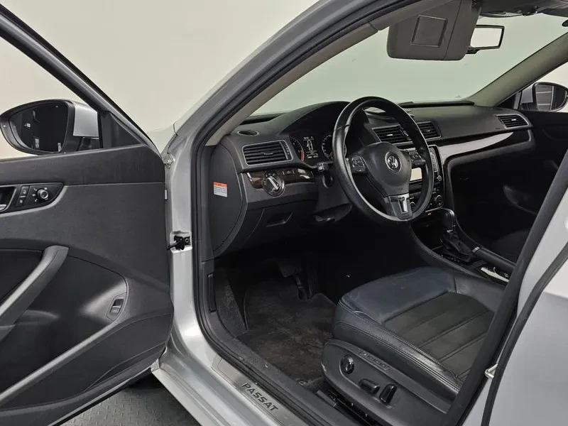 VW Passat 2.0 TDI, снимка 10 - Автомобили и джипове - 54299518