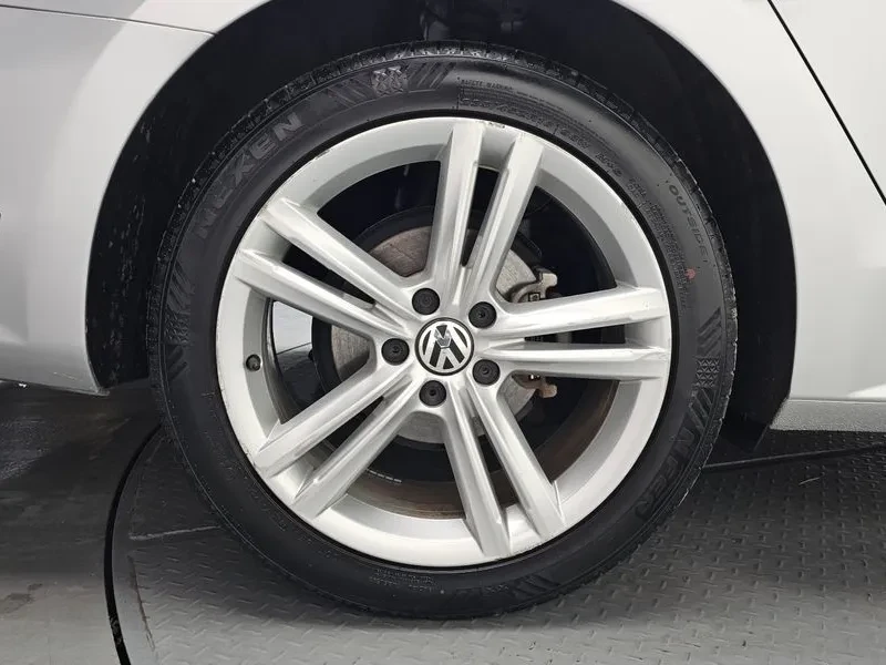 VW Passat 2.0 TDI, снимка 5 - Автомобили и джипове - 54299518