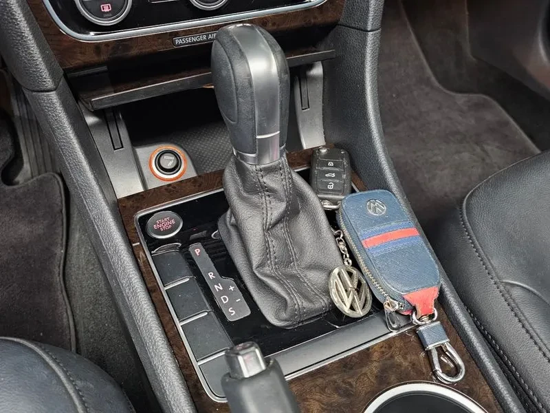 VW Passat 2.0 TDI, снимка 9 - Автомобили и джипове - 54299518