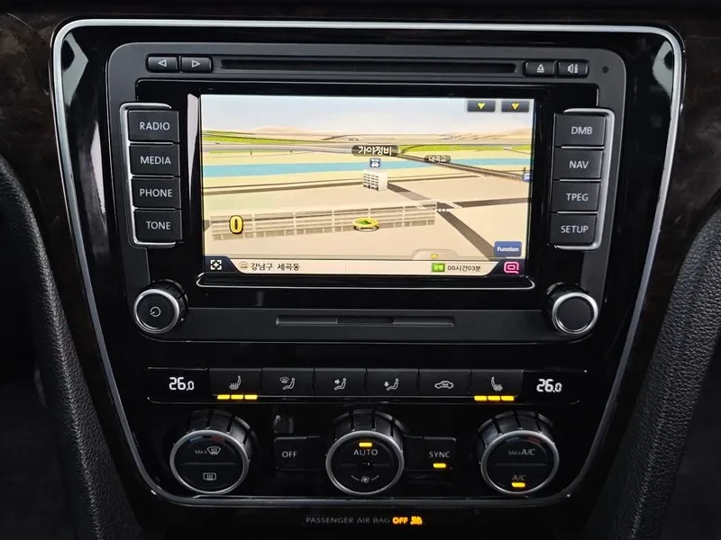 VW Passat 2.0 TDI, снимка 14 - Автомобили и джипове - 54299518