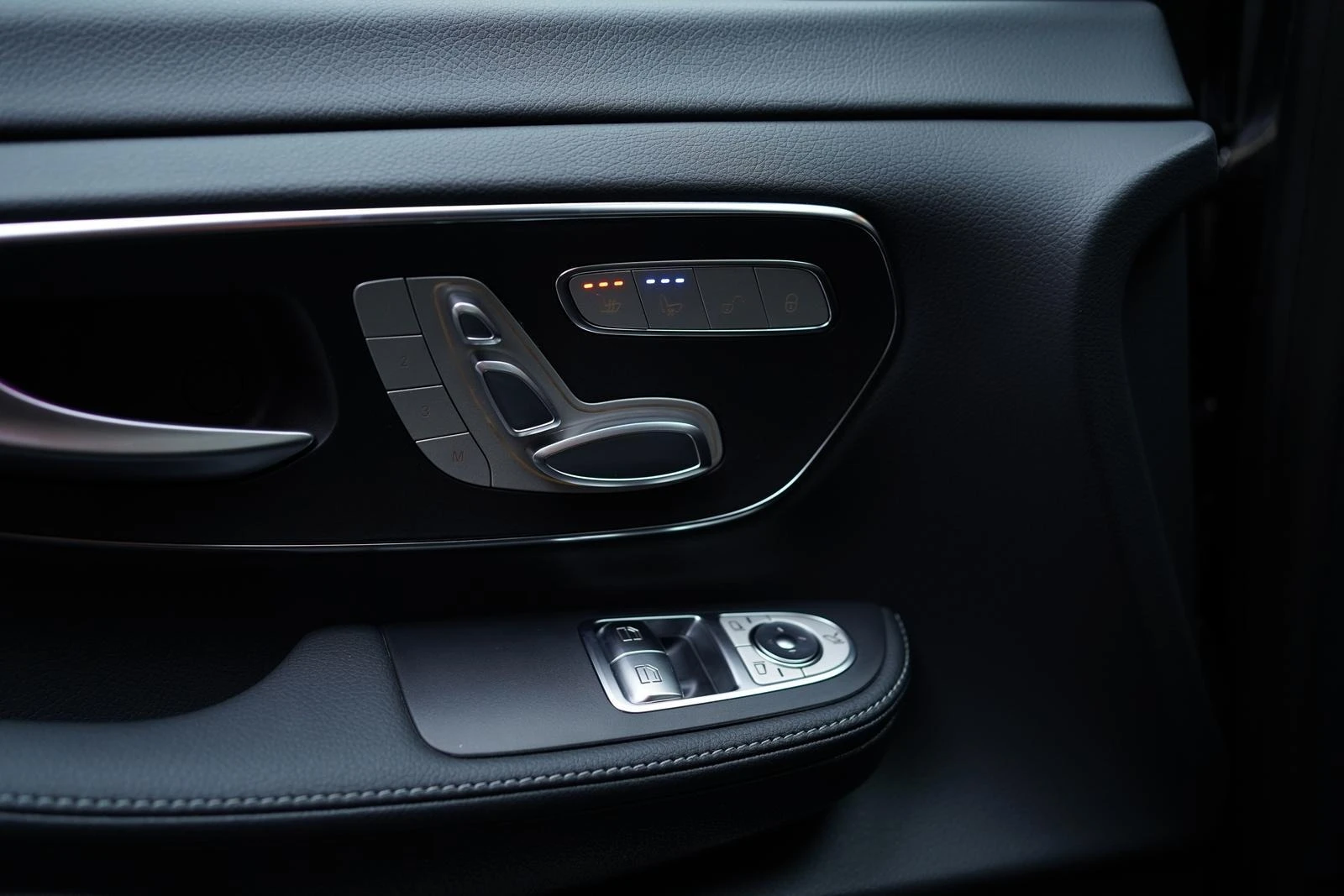 Mercedes-Benz V 300 d/AMG/4-MATIC/EXTRALONG/BURM/360/8-МЕСТЕН/AIRMATIC - изображение 6