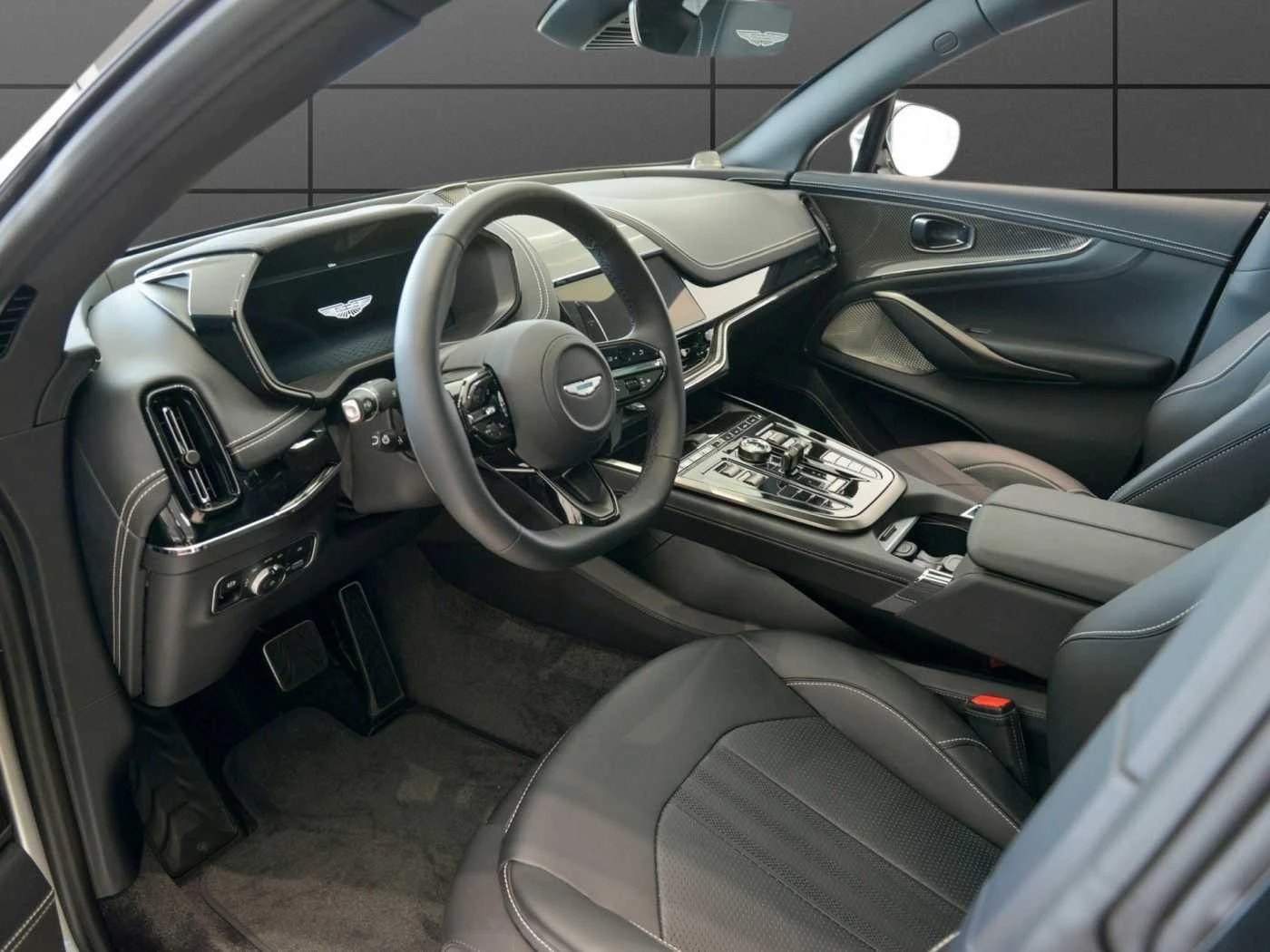 Aston Martin DBX 707 FACELIFT CARBON B&W 360 PANO - изображение 9