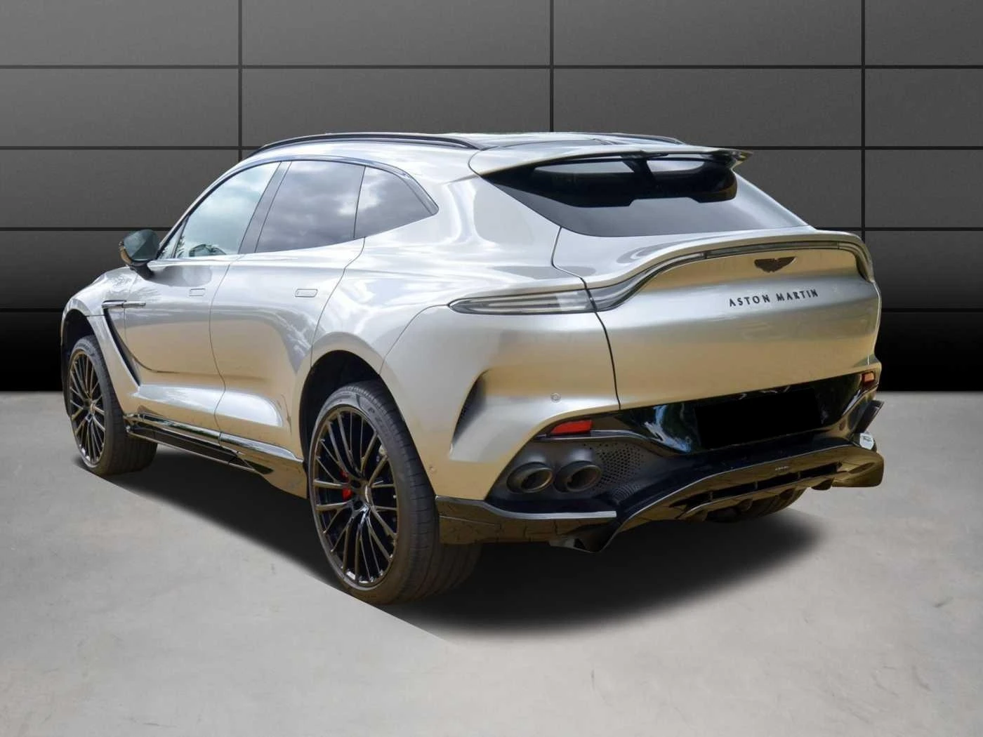 Aston Martin DBX 707 FACELIFT CARBON B&W 360 PANO - изображение 4