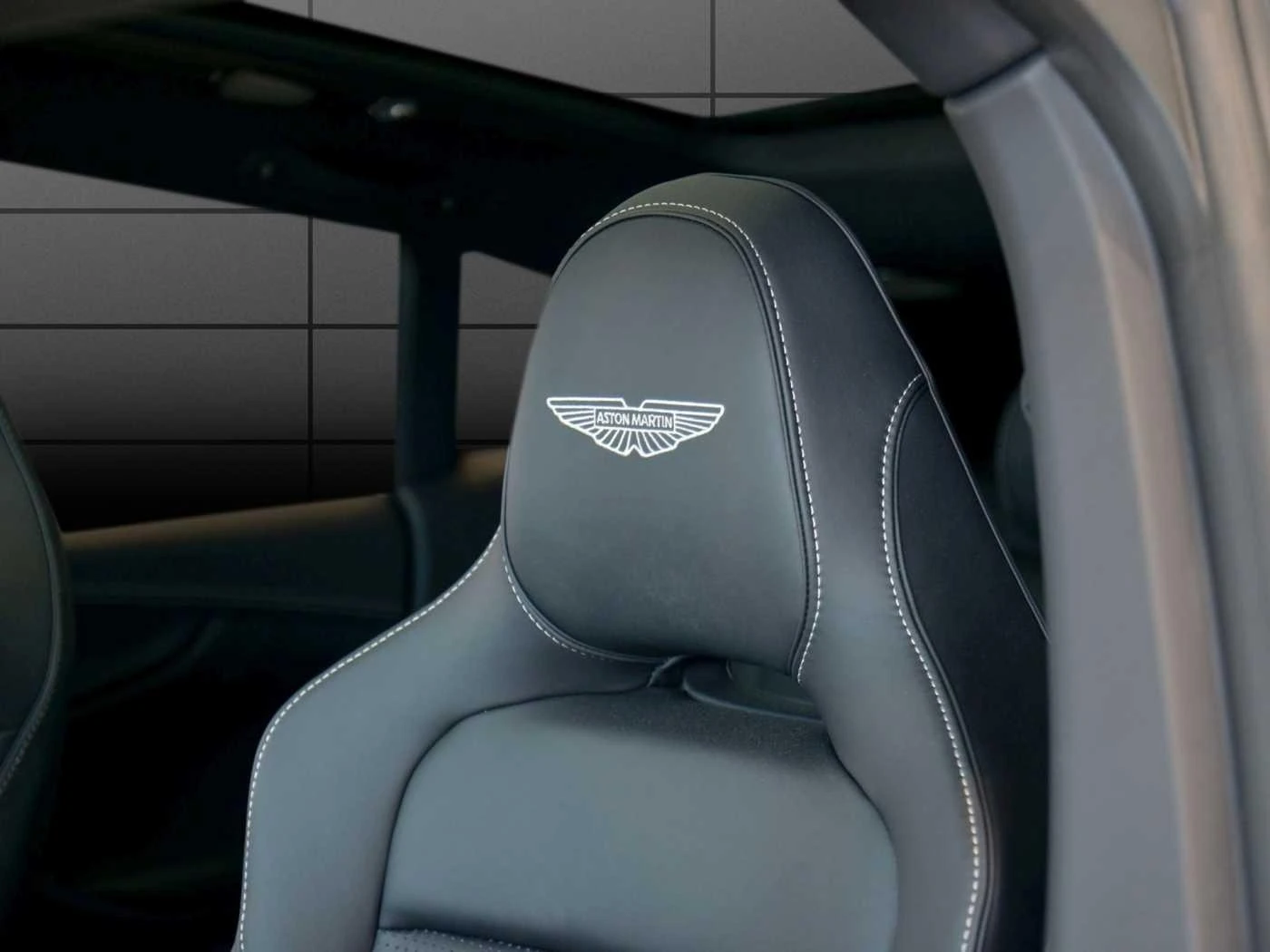 Aston Martin DBX 707 FACELIFT CARBON B&W 360 PANO - изображение 8