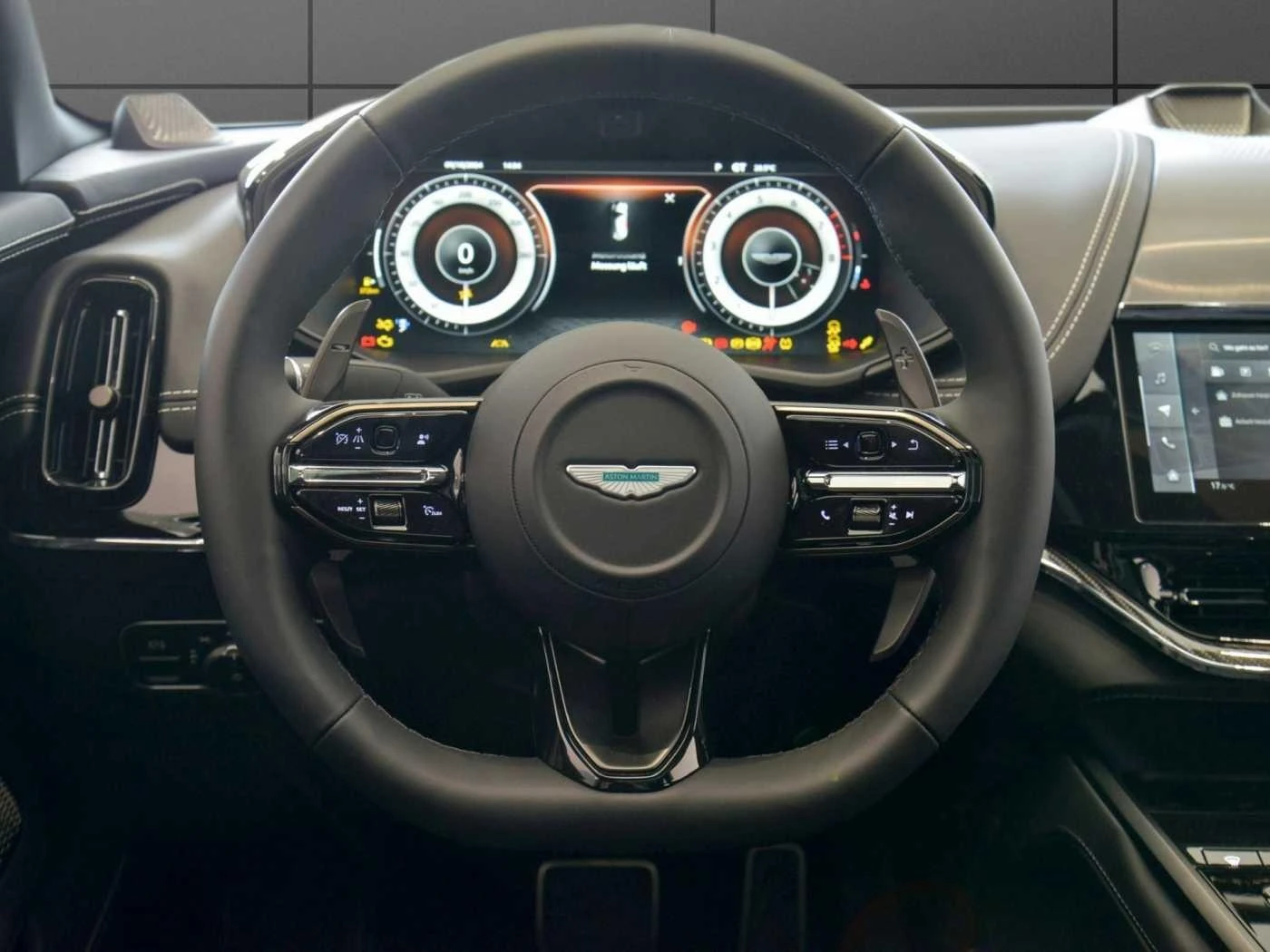 Aston Martin DBX 707 FACELIFT CARBON B&W 360 PANO - изображение 10