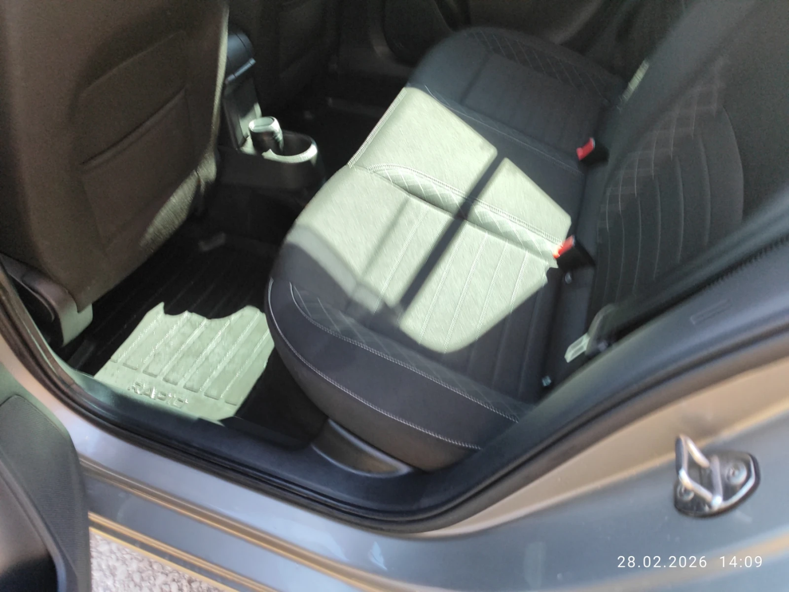 Skoda Rapid Space back, снимка 14 - Автомобили и джипове - 53708560