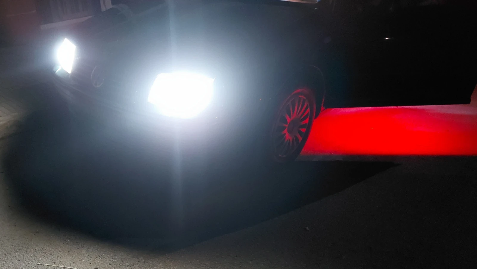 VW Bora 1.6, 101, SR, бензин + газ, снимка 12 - Автомобили и джипове - 53766269