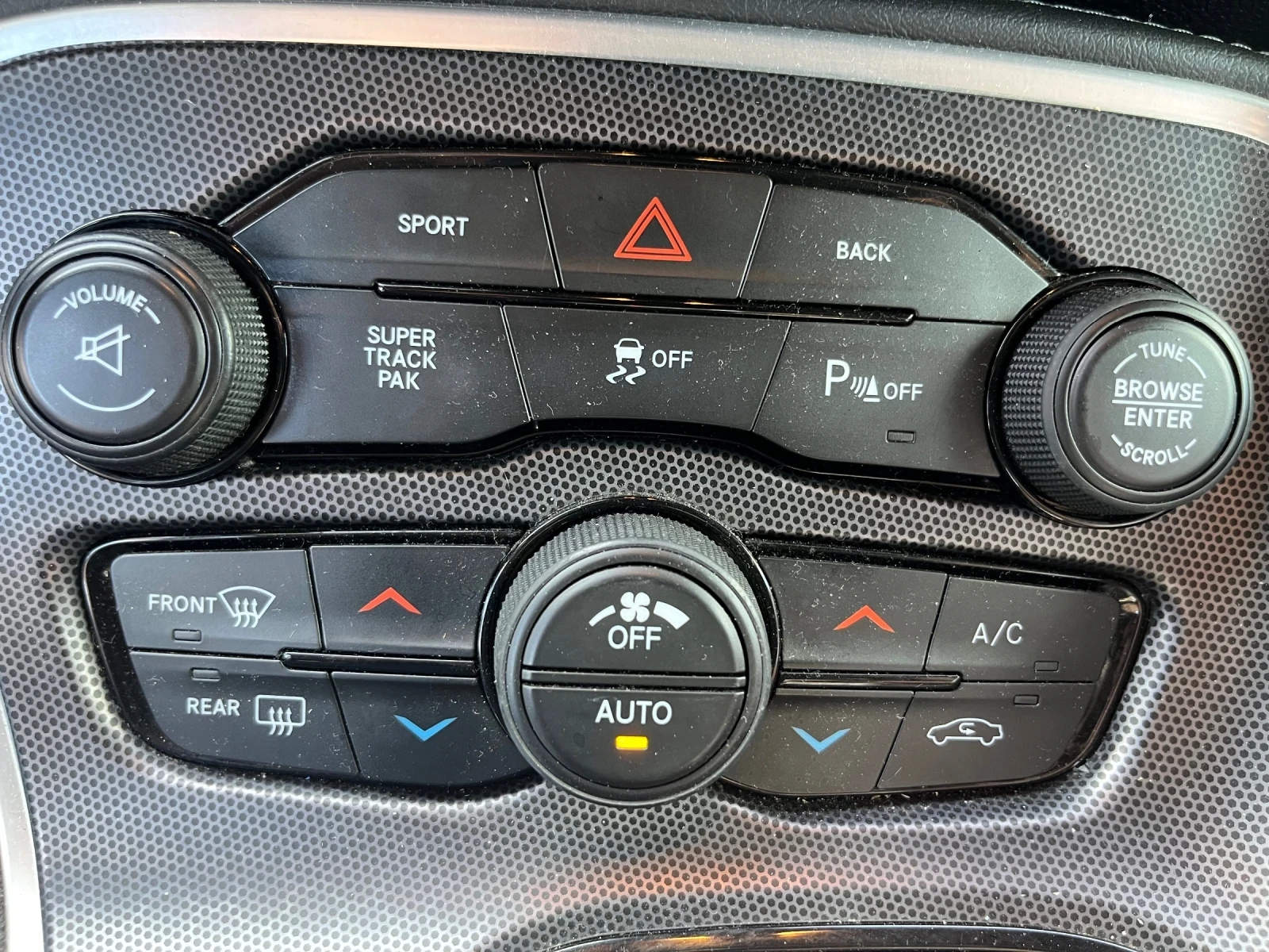 Dodge Challenger R/T 5.7 HEMI, снимка 15 - Автомобили и джипове - 54811161