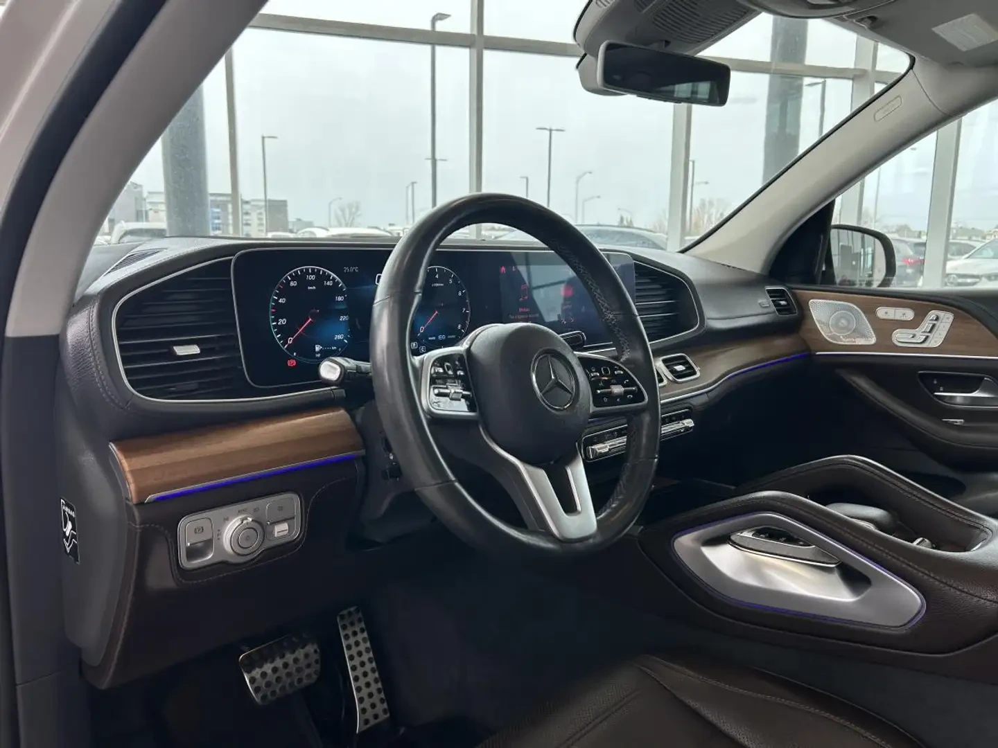 Mercedes-Benz GLE 450 4MATIC PLUS* AMG NIGHT PACK* FULL* ЦЕНА ДО БГ!* , снимка 6 - Автомобили и джипове - 54932561