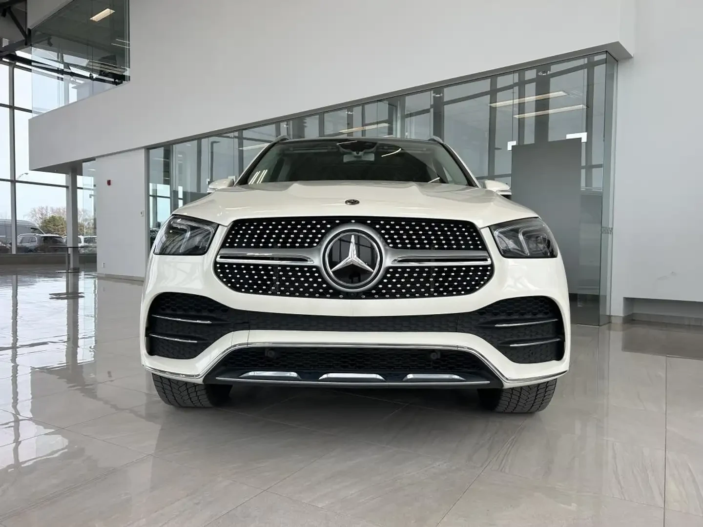 Mercedes-Benz GLE 450 4MATIC PLUS* AMG NIGHT PACK* FULL* ЦЕНА ДО БГ!* , снимка 2 - Автомобили и джипове - 54932561