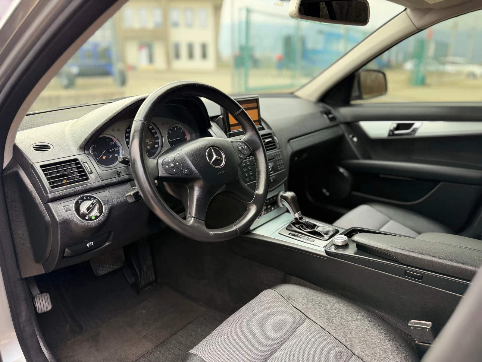 Mercedes-Benz C 220 2.2DCI~170�.�~XENON~NAVI | Mobile.bg � ����������� 9