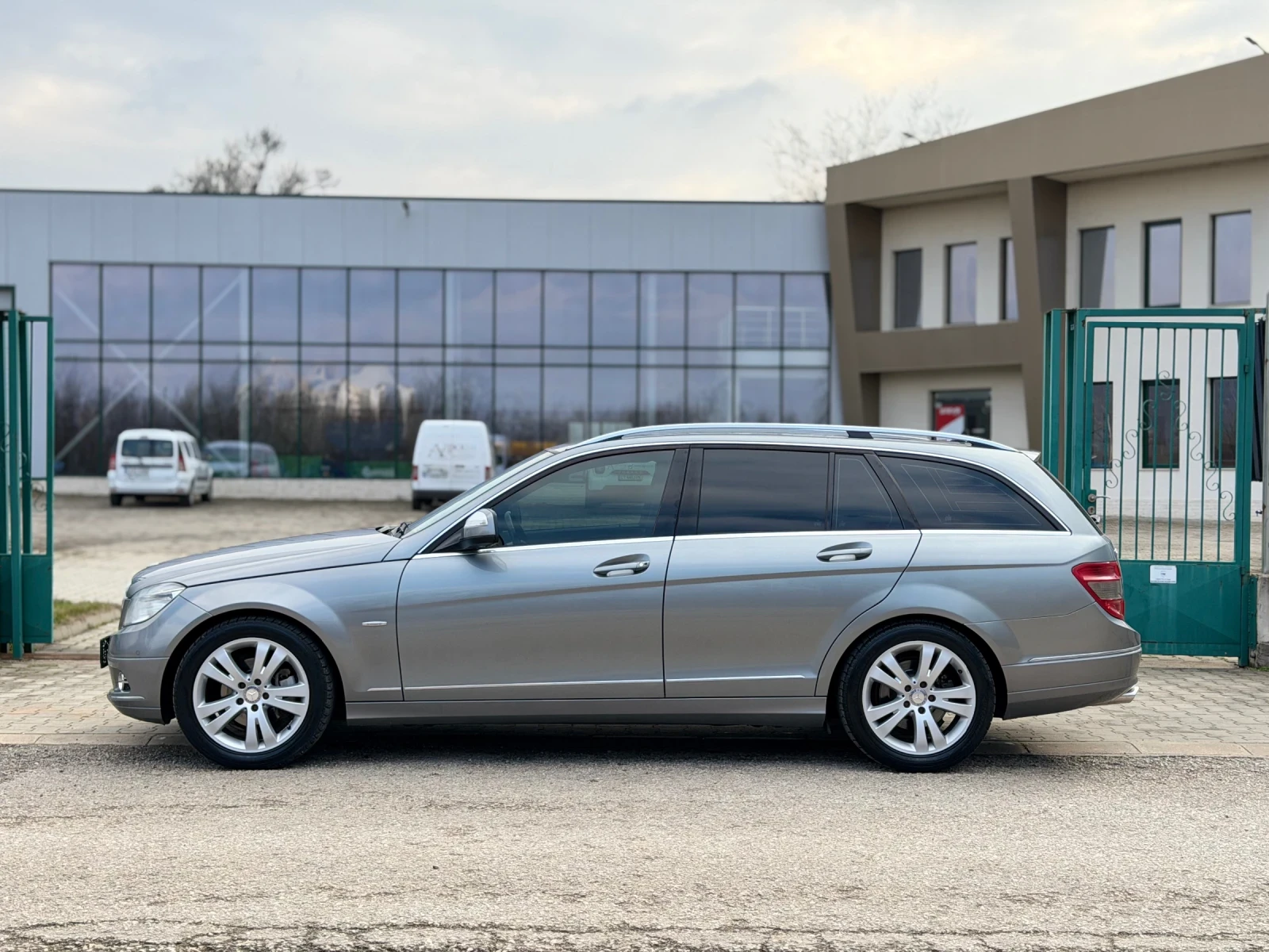 Mercedes-Benz C 220 2.2DCI~170�.�~XENON~NAVI | Mobile.bg � ����������� 5
