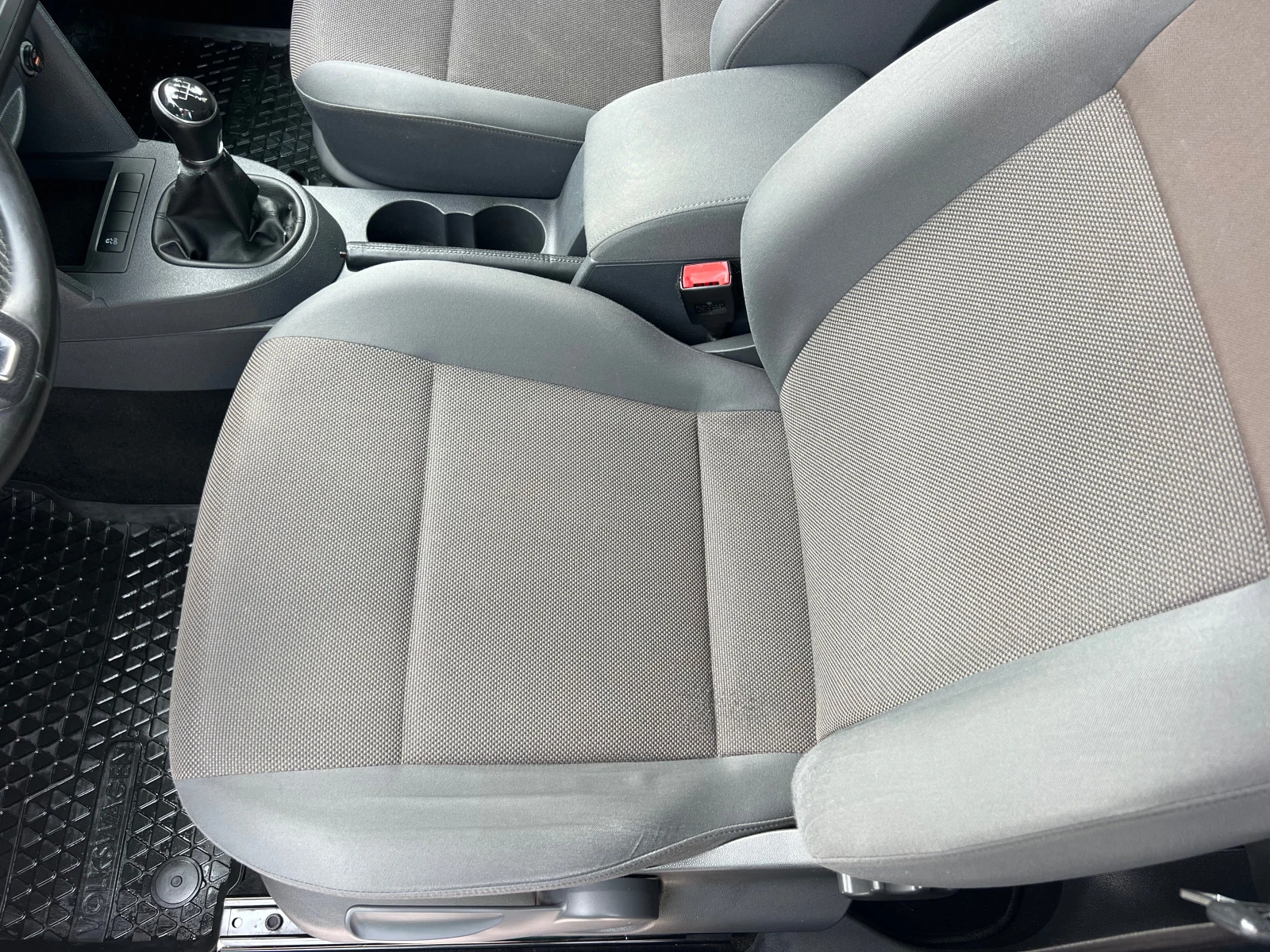 VW Caddy 1.6TDI KLIMATRONIK/UNIKAT, снимка 11 - Автомобили и джипове - 55075353
