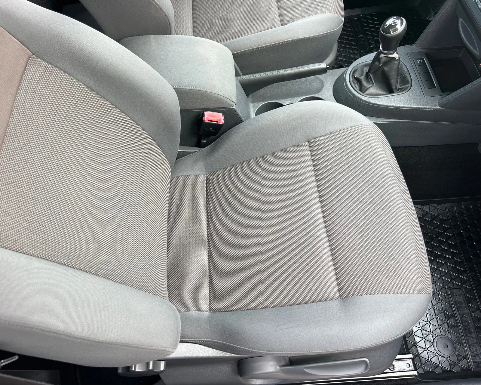 VW Caddy 1.6TDI KLIMATRONIK/UNIKAT, снимка 14 - Автомобили и джипове - 55075353