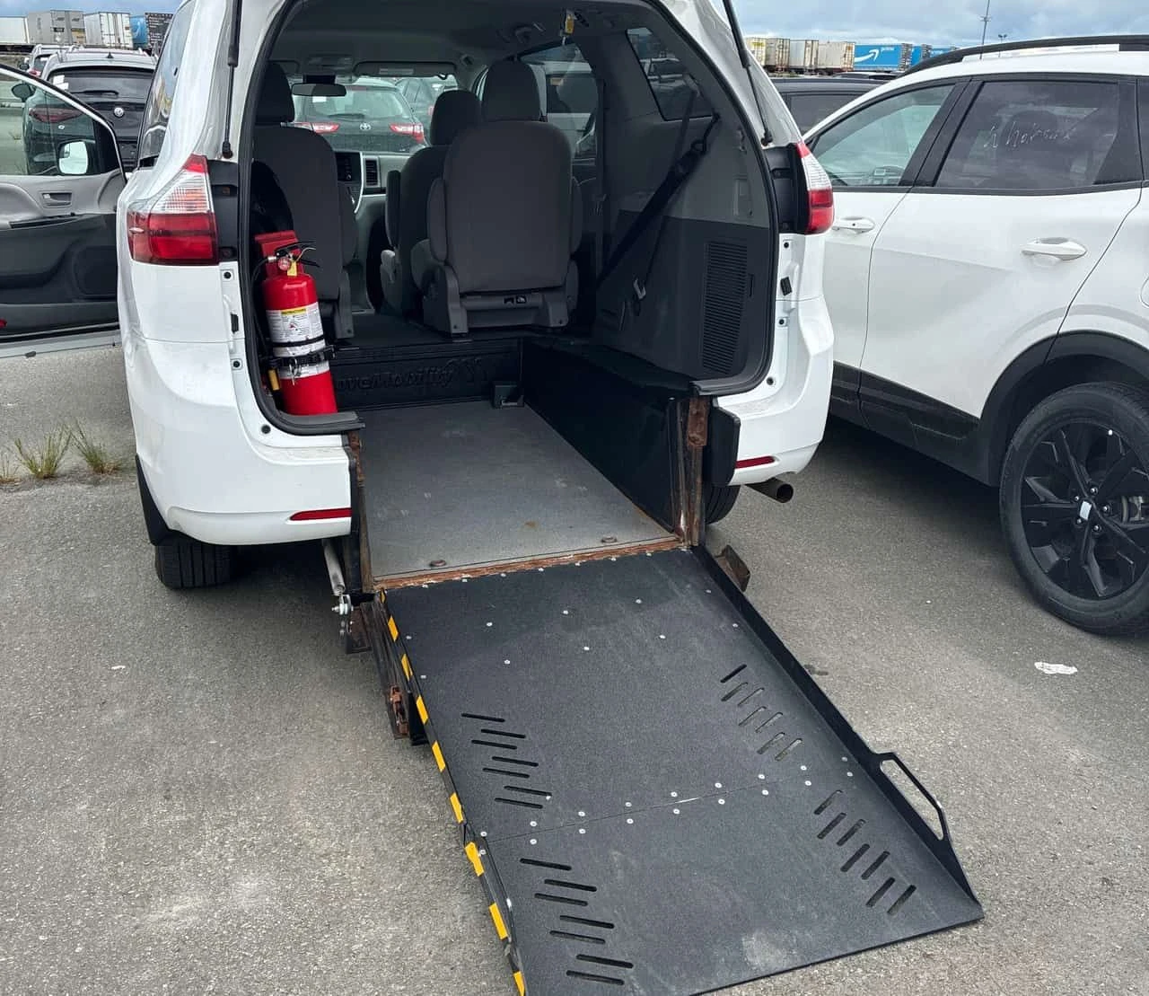 Toyota Sienna * 7 Passenger FWD * АВТОКРЕДИТ* , снимка 11 - Автомобили и джипове - 55093240