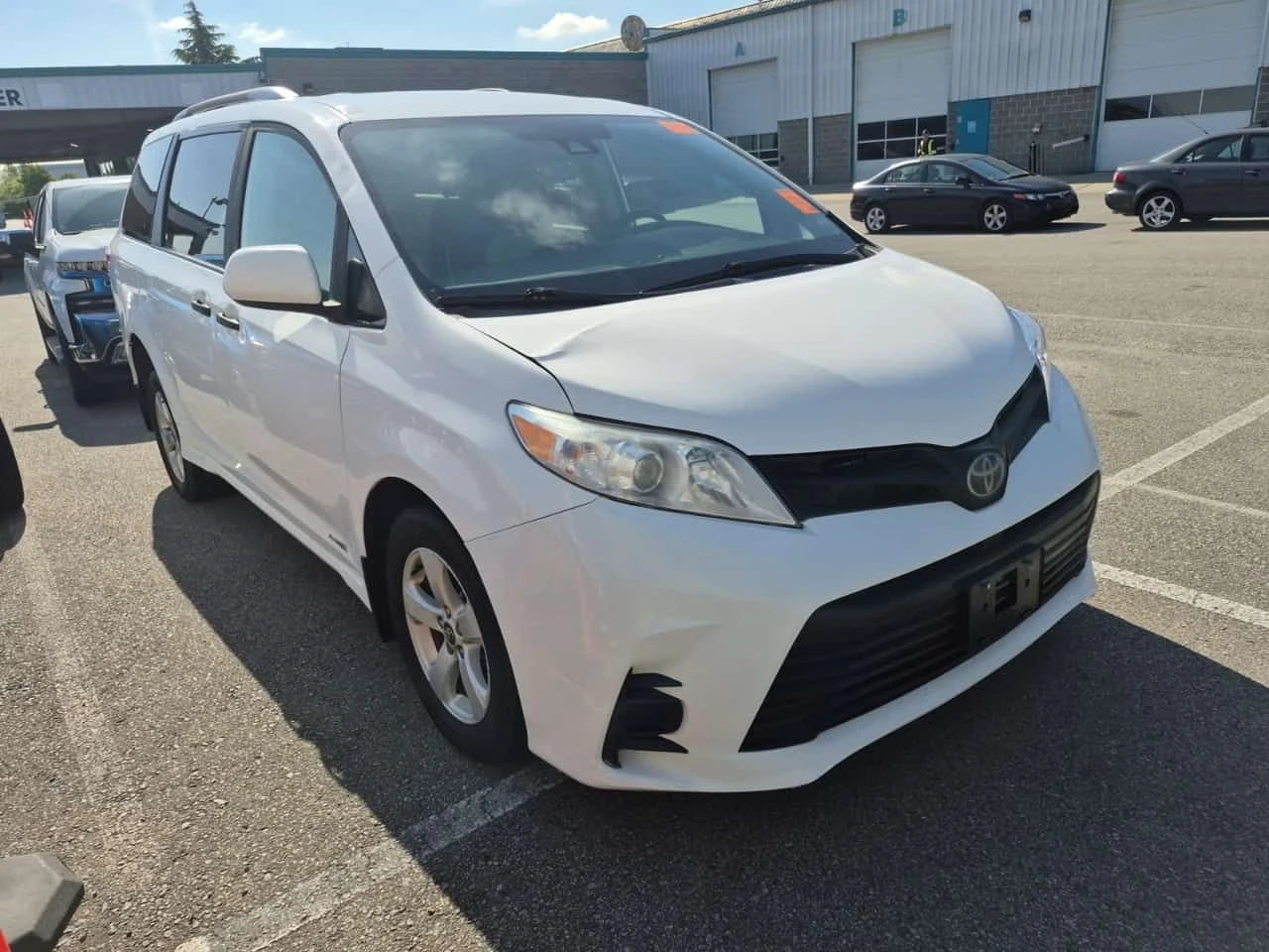 Toyota Sienna * 7 Passenger FWD * АВТОКРЕДИТ* , снимка 6 - Автомобили и джипове - 55093240