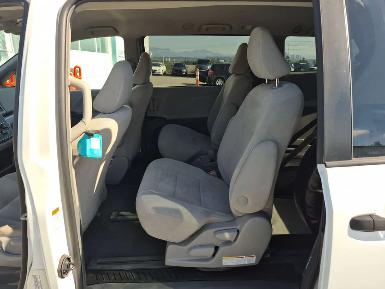 Toyota Sienna * 7 Passenger FWD * АВТОКРЕДИТ* , снимка 3 - Автомобили и джипове - 55093240
