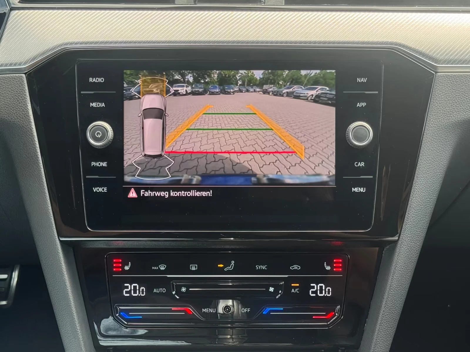 VW Passat R-LINE/150HP/PANO/CAM/NAVI/MASS/H&K/608z, снимка 16 - Автомобили и джипове - 55298162