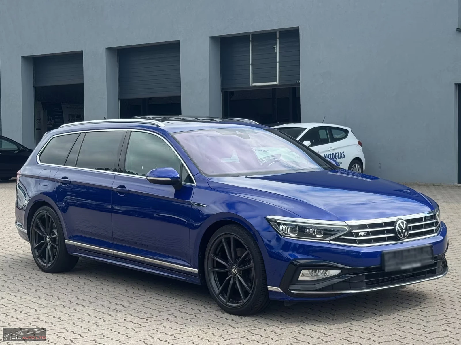 VW Passat R-LINE/150HP/PANO/CAM/NAVI/MASS/H&K/608z, снимка 4 - Автомобили и джипове - 55298162