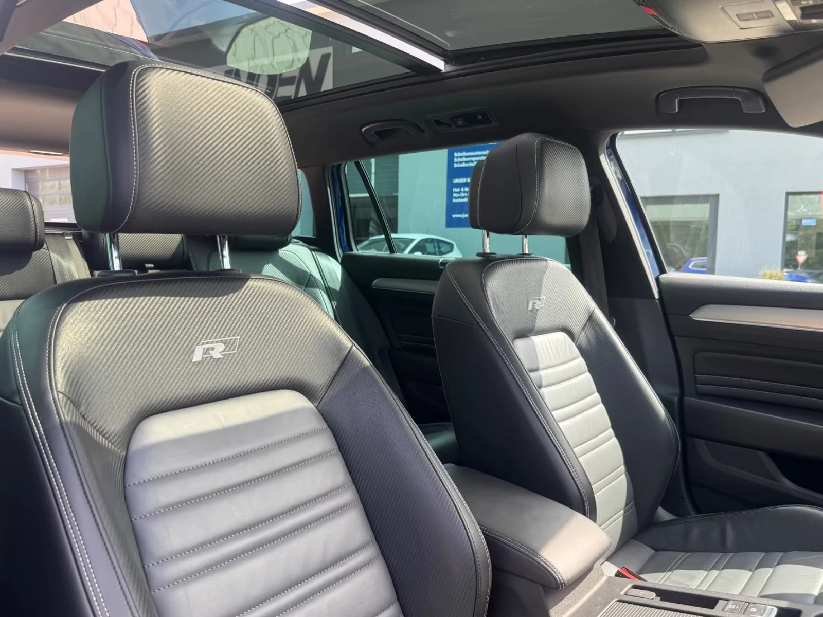 VW Passat R-LINE/150HP/PANO/CAM/NAVI/MASS/H&K/608z, снимка 13 - Автомобили и джипове - 55298162