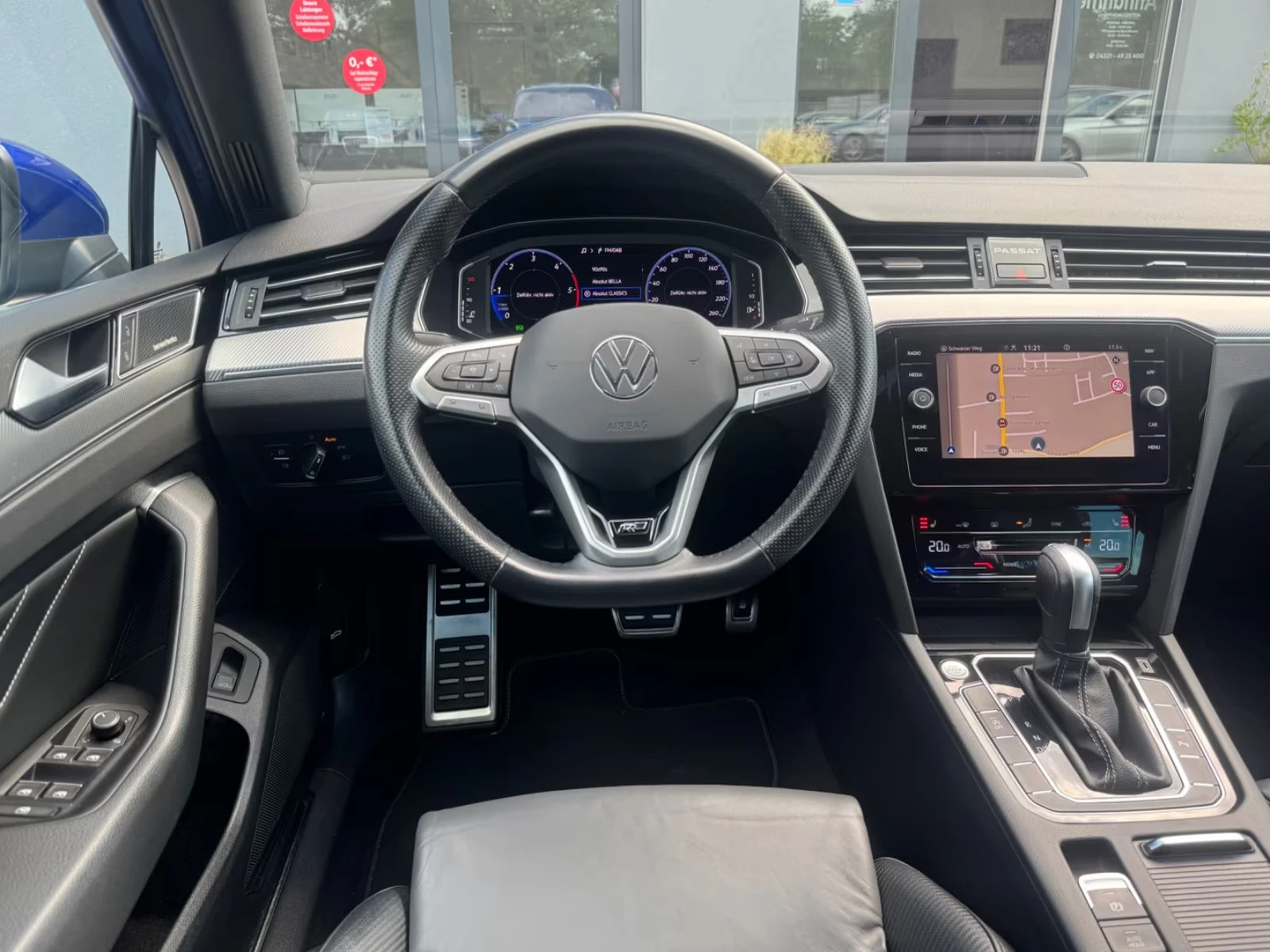VW Passat R-LINE/150HP/PANO/CAM/NAVI/MASS/H&K/608z, снимка 10 - Автомобили и джипове - 55298162