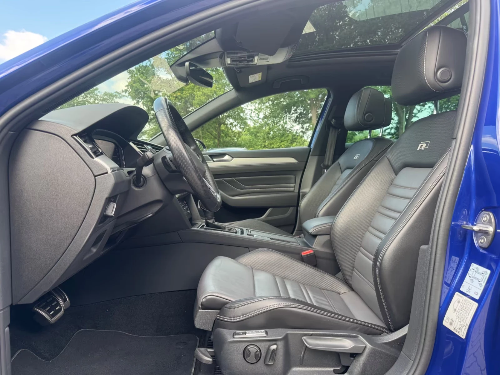 VW Passat R-LINE/150HP/PANO/CAM/NAVI/MASS/H&K/608z, снимка 11 - Автомобили и джипове - 55298162