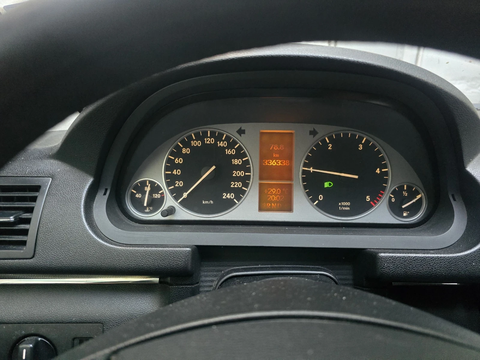Mercedes-Benz B 180, снимка 9 - Автомобили и джипове - 55379279