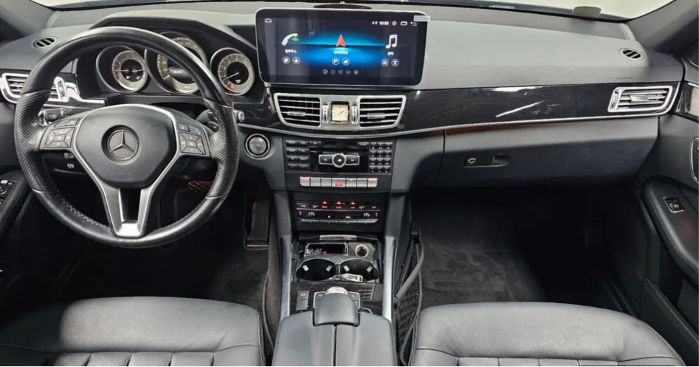 Mercedes-Benz E 300 * АВТО КРЕДИТ* ЦЕНА ДО БГ * Сервизна история * , снимка 6 - Автомобили и джипове - 55486375