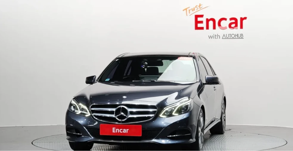 Mercedes-Benz E 300 * АВТО КРЕДИТ* ЦЕНА ДО БГ * Сервизна история * , снимка 3 - Автомобили и джипове - 55486375