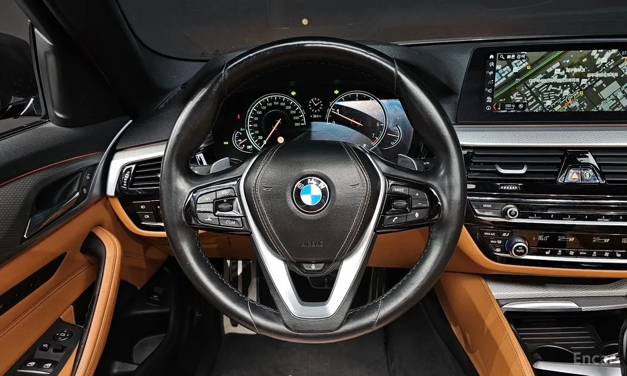 BMW 530 xDrive M Sport/ДИСТРОНИК/ШИБЕДАХ/ШИБЕДАХ/ПОДГРЕВ/, снимка 12 - Автомобили и джипове - 55903358