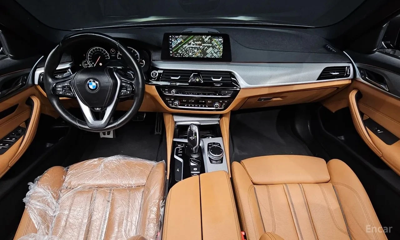 BMW 530 xDrive M Sport/ДИСТРОНИК/ШИБЕДАХ/ШИБЕДАХ/ПОДГРЕВ/, снимка 7 - Автомобили и джипове - 55903358