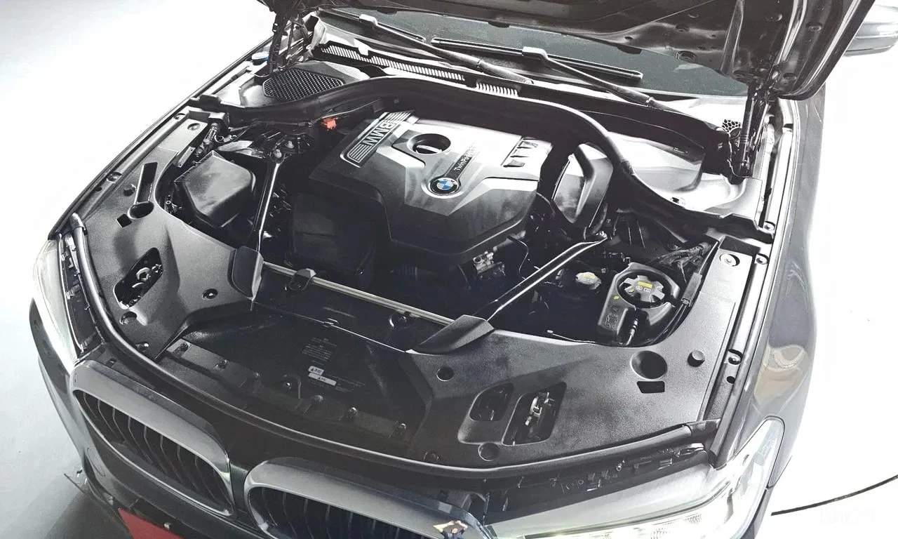 BMW 530 xDrive M Sport/ДИСТРОНИК/ШИБЕДАХ/ШИБЕДАХ/ПОДГРЕВ/, снимка 6 - Автомобили и джипове - 55903358