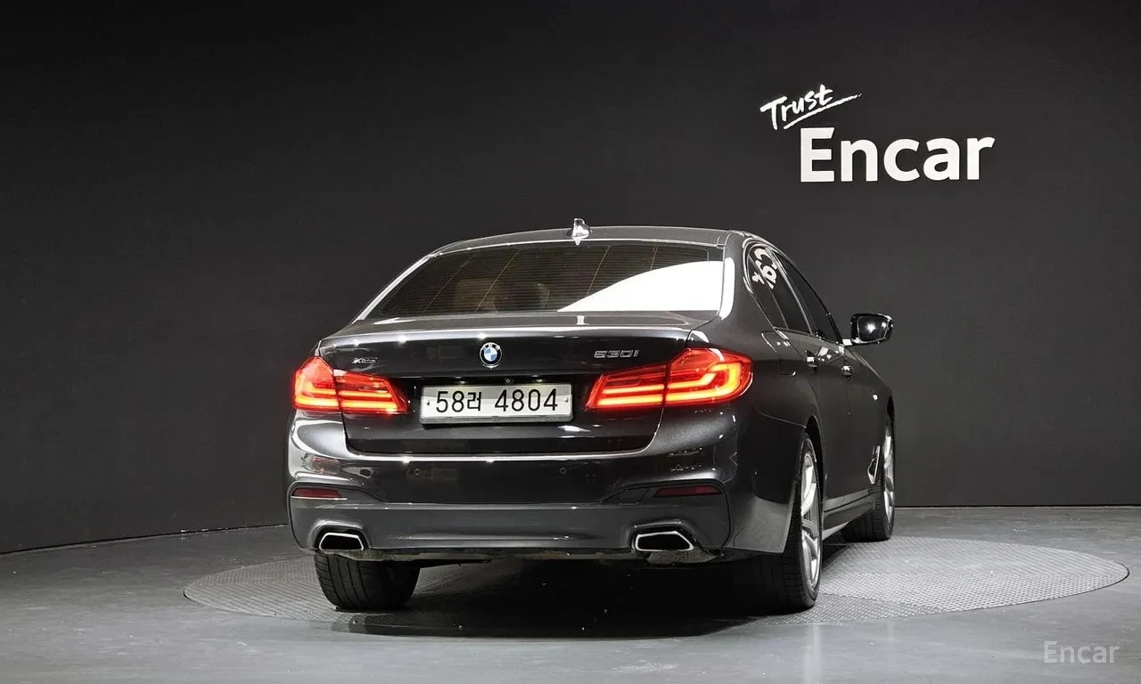 BMW 530 xDrive M Sport/ДИСТРОНИК/ШИБЕДАХ/ШИБЕДАХ/ПОДГРЕВ/, снимка 4 - Автомобили и джипове - 55903358