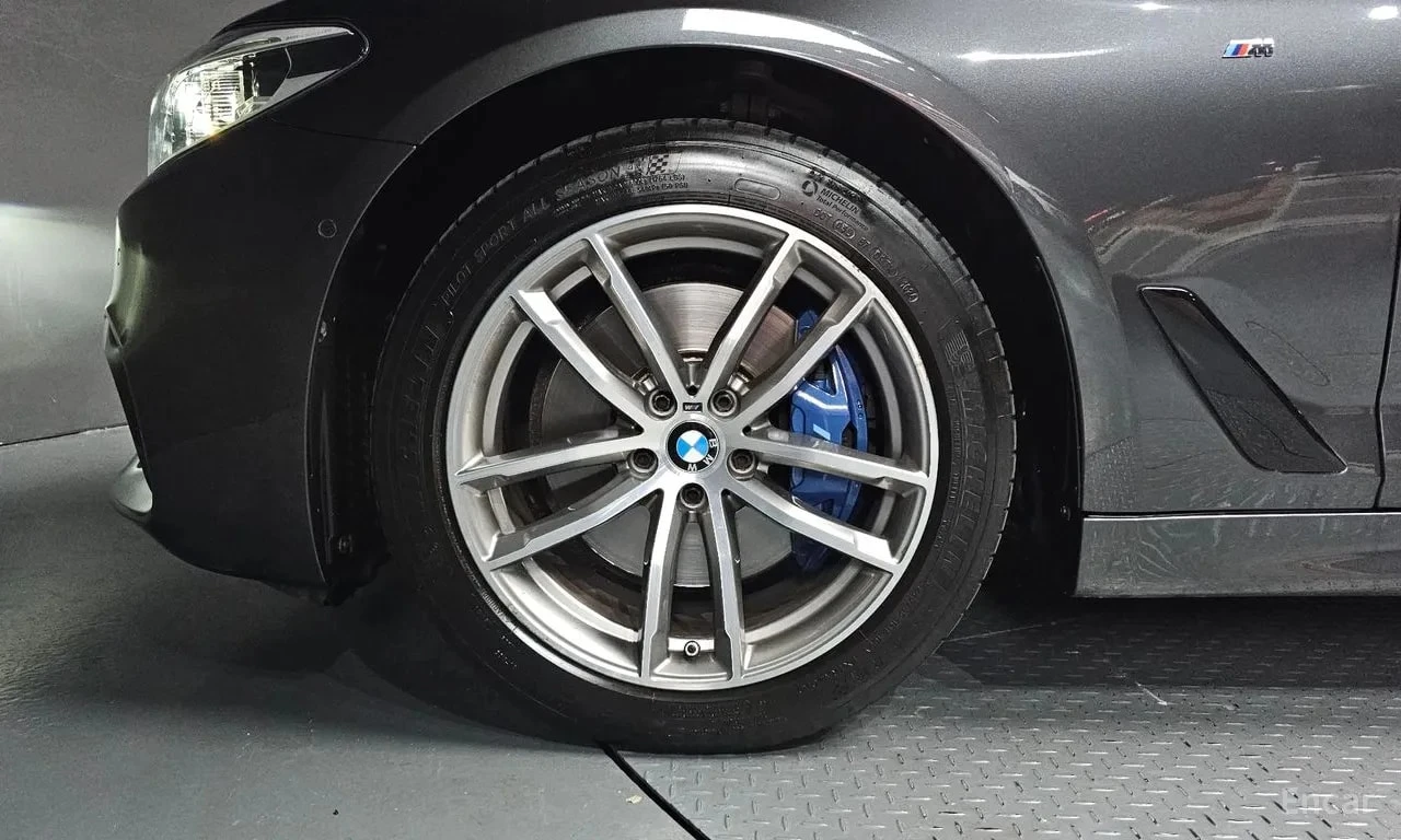 BMW 530 xDrive M Sport/ДИСТРОНИК/ШИБЕДАХ/ШИБЕДАХ/ПОДГРЕВ/, снимка 5 - Автомобили и джипове - 55903358