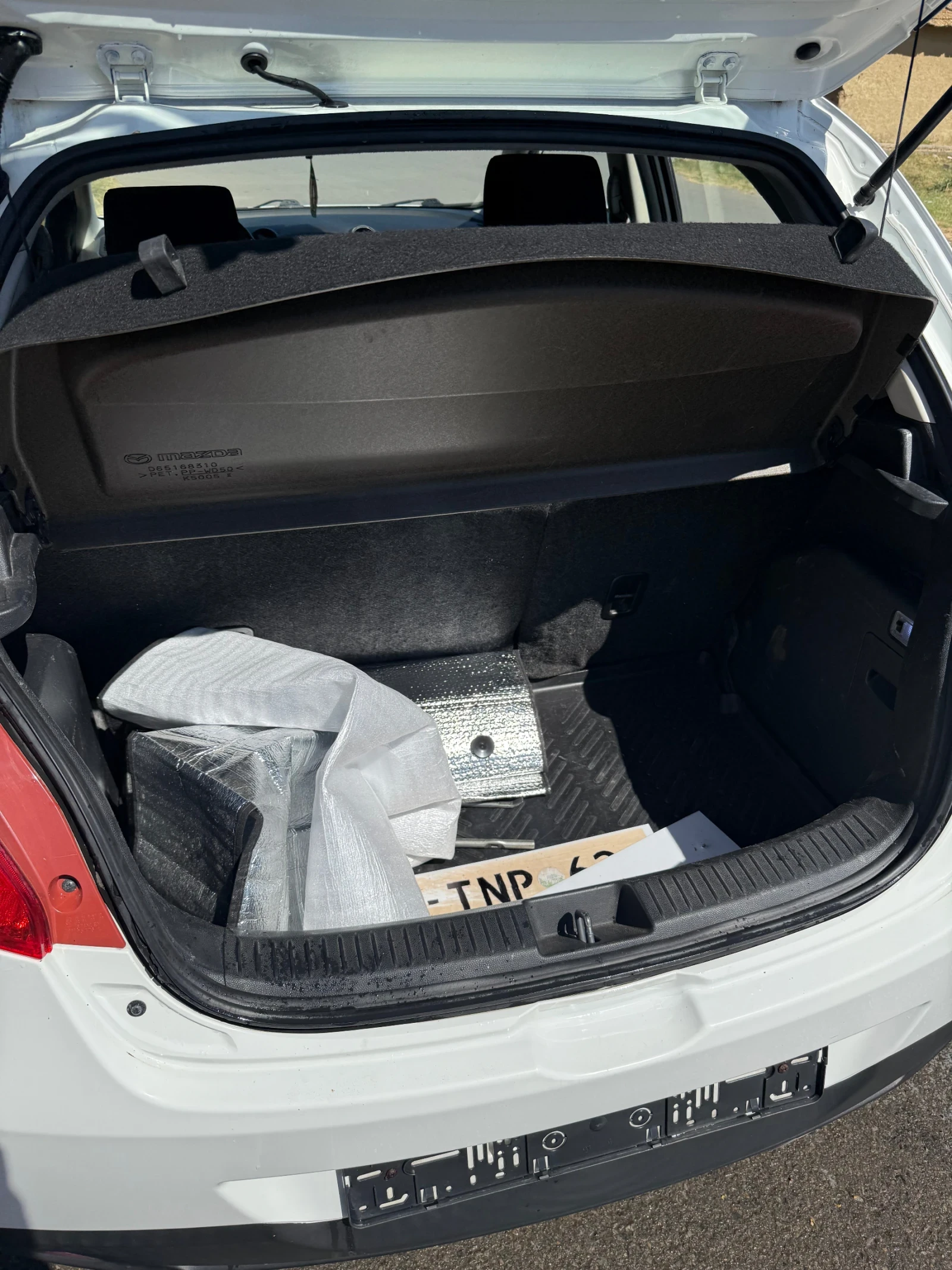 Mazda 2 1.5, снимка 12 - Автомобили и джипове - 56014211
