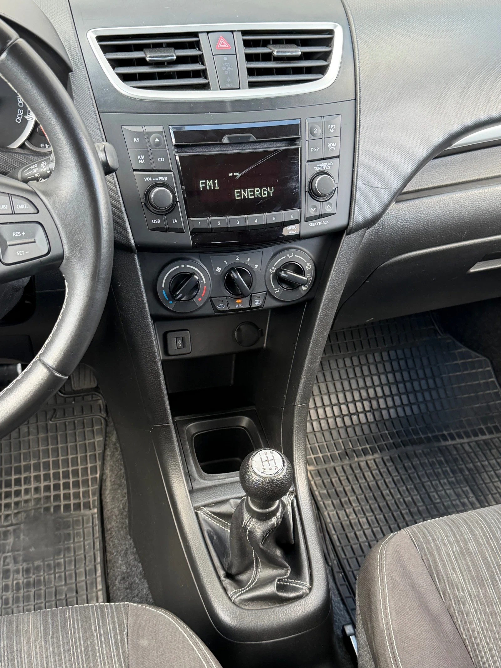 Suzuki Swift, снимка 10 - Автомобили и джипове - 56358096